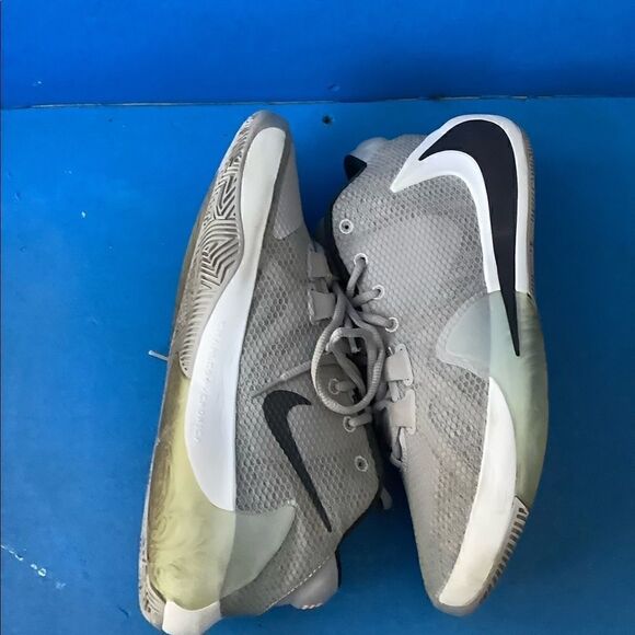 Nike Zoom Freak 1 Mens Size 9 Shoes Sneakers Basketball BQ5422-002 - Picture 6 of 8